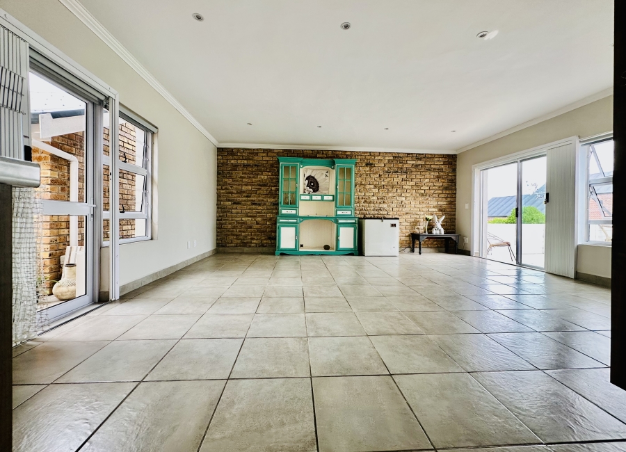 3 Bedroom Property for Sale in De Kelders Western Cape